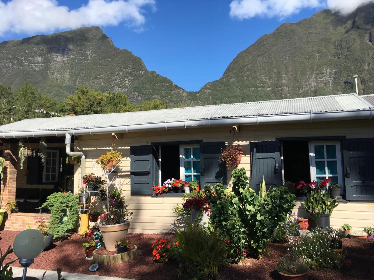 Bed and Breakfast Ti Kaz Hoareau Salazie Exterior foto